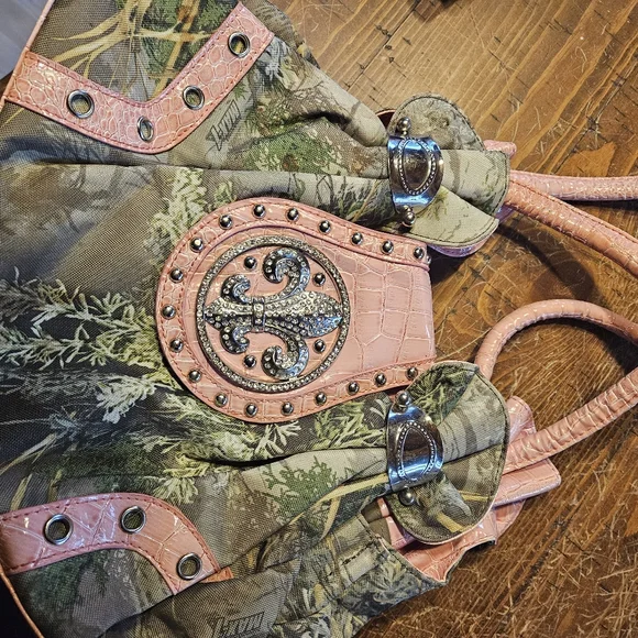 Womens camo and pink purse and wallet - Picture 8 of 9